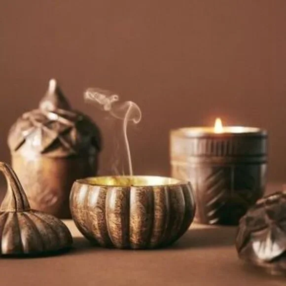 Large Acorn Woody Leather & Leaves Wooden Candle